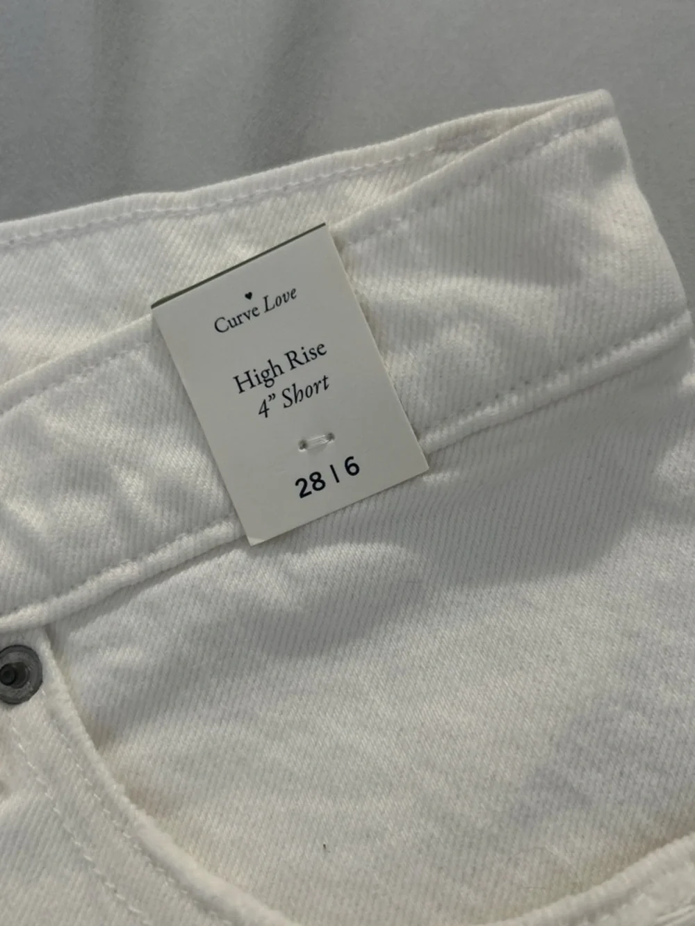 NWT Abercrombie & Fitch Curve Love White Frayed Hem Denim Shorts Size 28 / 6